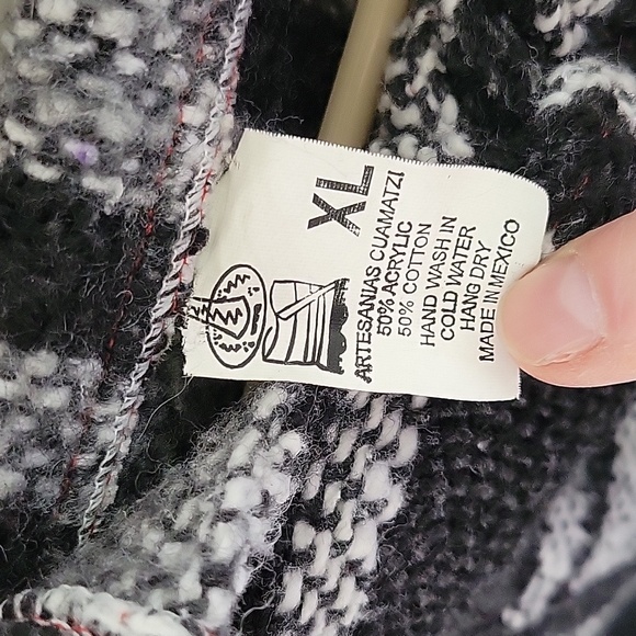 Striped Black and White Men’s Mexican Blanket Hoodie Size XL Made In Mexico - Picture 2 of 5